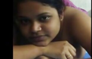 A Asha Gira A Masturbar-Se No Chuveiro. video colando velcro